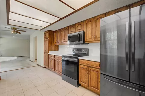Kitchen - 9909 Sheehan Rd, Centerville, OH 45458 photo 5 of 6