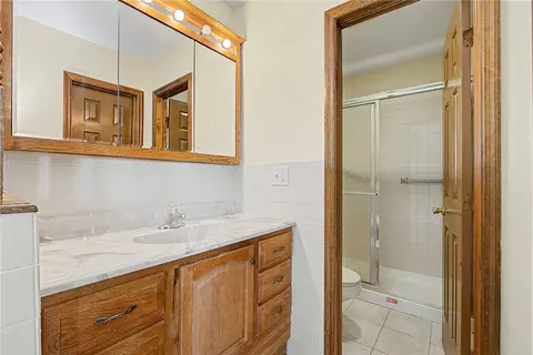 Bath - 9909 Sheehan Rd, Centerville, OH 45458 photo 3 of 4