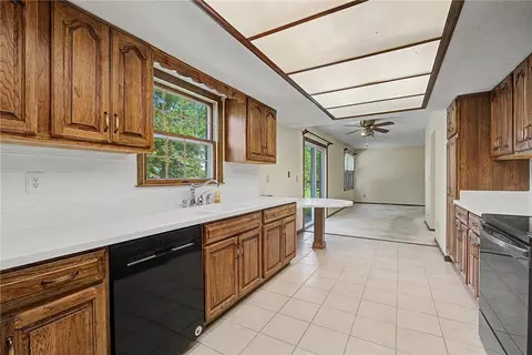 Kitchen - 9909 Sheehan Rd, Centerville, OH 45458 photo 4 of 6