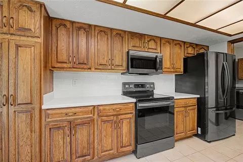 Kitchen - 9909 Sheehan Rd, Centerville, OH 45458 photo 3 of 6