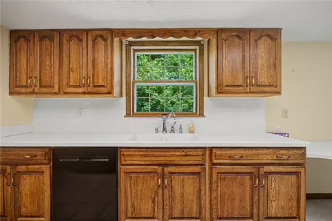 Kitchen - 9909 Sheehan Rd, Centerville, OH 45458 photo 6 of 6