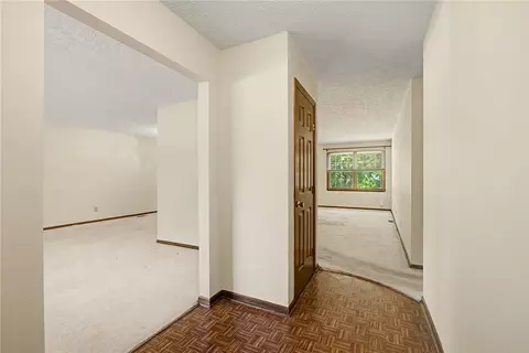 Entry Way - 9909 Sheehan Rd, Centerville, OH 45458 photo 2 of 2