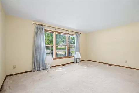 Living - 9909 Sheehan Rd, Centerville, OH 45458 photo 8 of 9