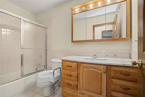 Bath - 9909 Sheehan Rd, Centerville, OH 45458 photo 2 of 4