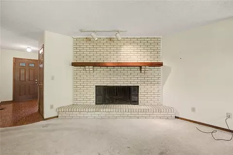 Living - 9909 Sheehan Rd, Centerville, OH 45458 photo 2 of 9