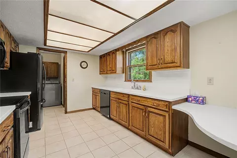 Kitchen - 9909 Sheehan Rd, Centerville, OH 45458 photo 2 of 6