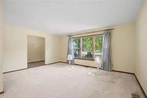 Living - 9909 Sheehan Rd, Centerville, OH 45458 photo 7 of 9
