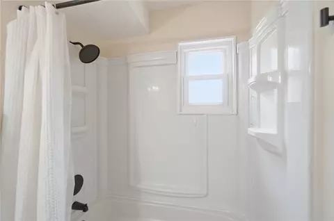 Bath - 3640 Tiffany Dr, Kettering, OH 45420 photo 3 of 5