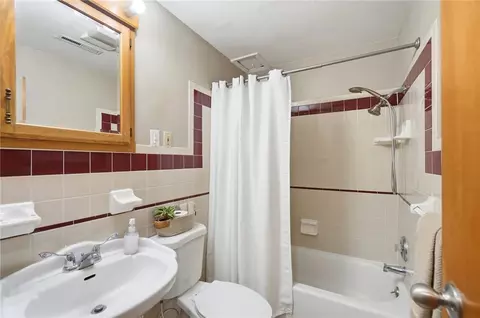 Bath - 3640 Tiffany Dr, Kettering, OH 45420 photo 4 of 5