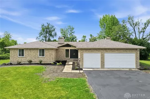 8196 Westbrook Rd, Brookville, OH 45309