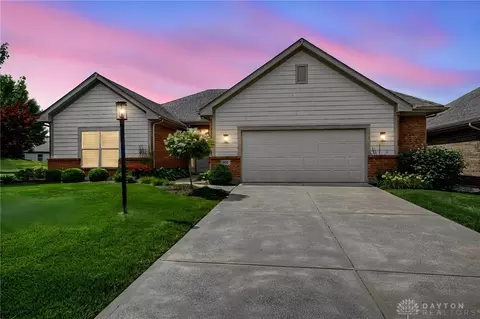 884 St Simons Ln, Centerville, OH 45458