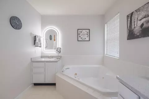 Bath - 7158 Brookmeadow Dr, Centerville, OH 45459 photo 3 of 5