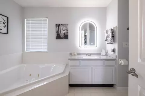 Bath - 7158 Brookmeadow Dr, Centerville, OH 45459 photo 2 of 5