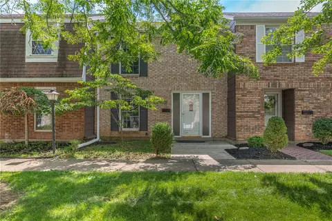 2106 Wellington Ct, Fairborn, OH 45324
