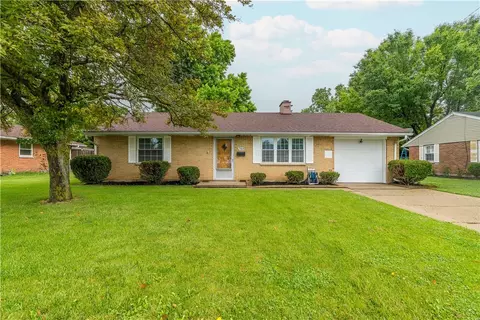 703 Greenhurst Dr, Vandalia, OH 45377