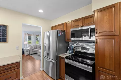 Kitchen - 5401 Bayside Dr, Riverside, OH 45431 photo 2 of 3