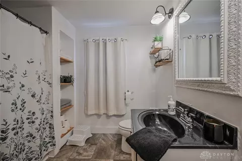 Bath - 852 Rodgers Dr, Springfield, OH 45503 photo 2 of 2