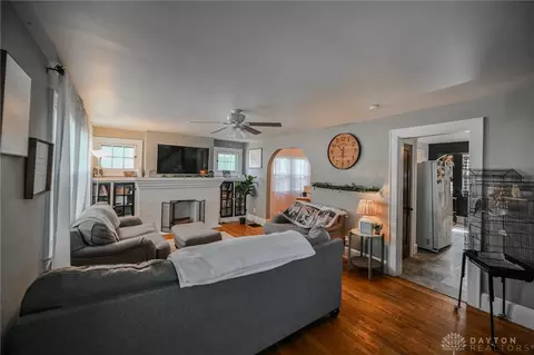 Living - 852 Rodgers Dr, Springfield, OH 45503 photo 2 of 3