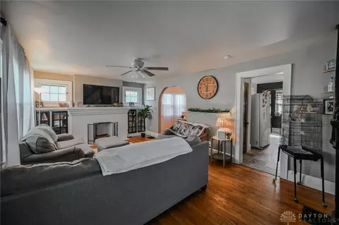 Living - 852 Rodgers Dr, Springfield, OH 45503 photo 1 of 3