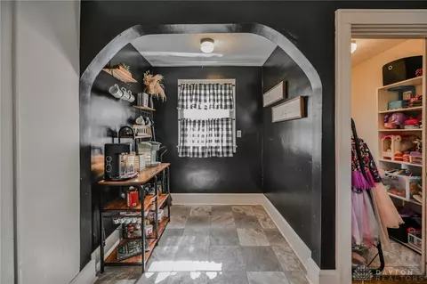 Entry Way - 852 Rodgers Dr, Springfield, OH 45503 photo 1 of 3