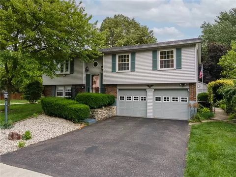 206 Brookwood Dr, Englewood, OH 45322