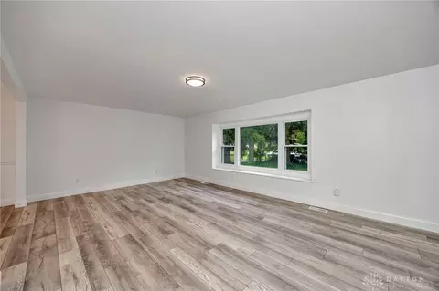 Living - 5406 Qualstan Ct, Centerville, OH 45429 photo 2 of 9