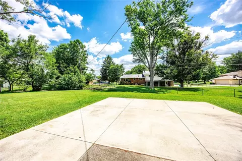 Exterior - 5406 Qualstan Ct, Centerville, OH 45429 photo 6 of 11