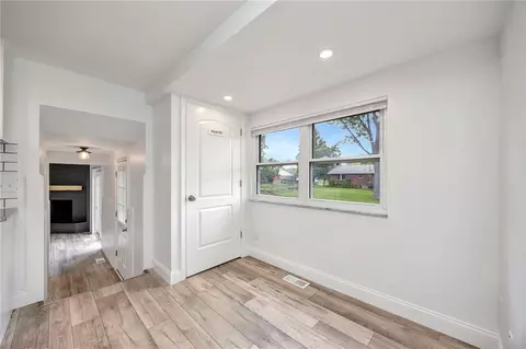 Entry Way - 5406 Qualstan Ct, Centerville, OH 45429 photo 4 of 4