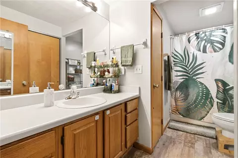 Bath - 3795 Cordell Dr, Kettering, OH 45439 photo 1 of 2