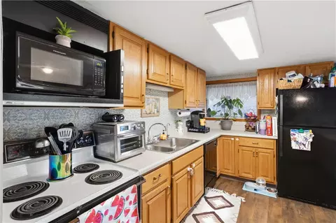Kitchen - 3795 Cordell Dr, Kettering, OH 45439 photo 4 of 5