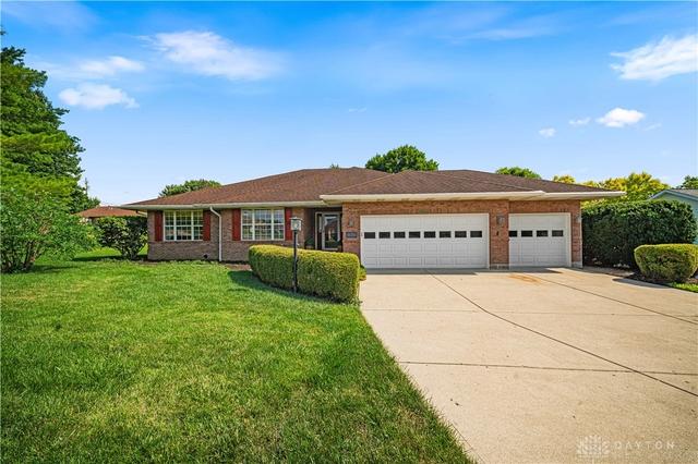 1780 Tearose Cir, Fairborn, OH 45324