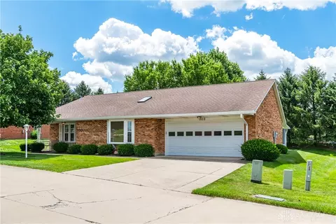 1830 Primrose Ln, Fairborn, OH 45324