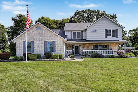 1070 Winston Ln, Tipp City, OH 45371