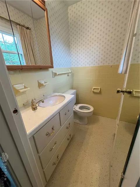 Bath - 2636 Rebecca Dr, Springfield, OH 45503 photo 1 of 3