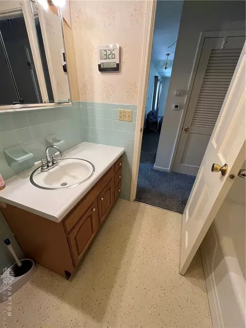 Bath - 2636 Rebecca Dr, Springfield, OH 45503 photo 2 of 3
