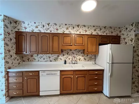 Kitchen - 2636 Rebecca Dr, Springfield, OH 45503 photo 2 of 4