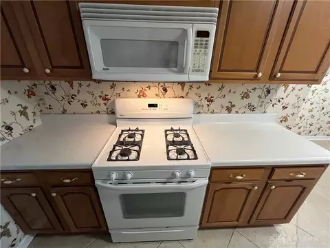 Kitchen - 2636 Rebecca Dr, Springfield, OH 45503 photo 3 of 4