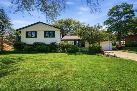 8220 Paragon Rd, Washington Township, OH 45458