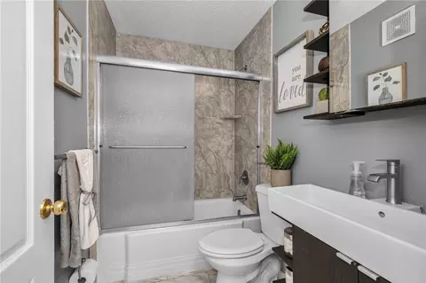 Bath - 2125 Deer Meadow Dr, Cincinnati, OH 45240 photo 7 of 11
