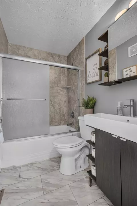 Bath - 2125 Deer Meadow Dr, Cincinnati, OH 45240 photo 8 of 11