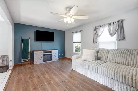 Living - 2812 Conestoga St, Springfield, OH 45503 photo 2 of 4