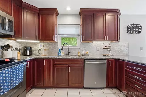 Kitchen - 2812 Conestoga St, Springfield, OH 45503 photo 5 of 9