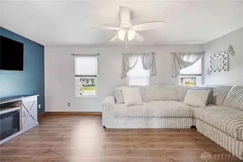 Living - 2812 Conestoga St, Springfield, OH 45503 photo 3 of 4