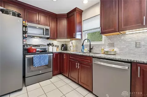 Kitchen - 2812 Conestoga St, Springfield, OH 45503 photo 6 of 9