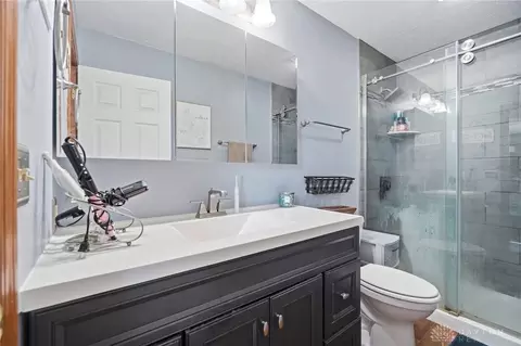 Bath - 2812 Conestoga St, Springfield, OH 45503 photo 2 of 5