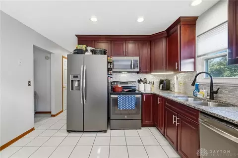 Kitchen - 2812 Conestoga St, Springfield, OH 45503 photo 7 of 9