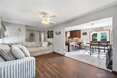 Living - 2812 Conestoga St, Springfield, OH 45503 photo 4 of 4