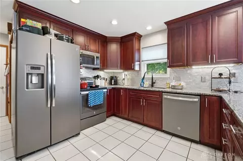 Kitchen - 2812 Conestoga St, Springfield, OH 45503 photo 4 of 9