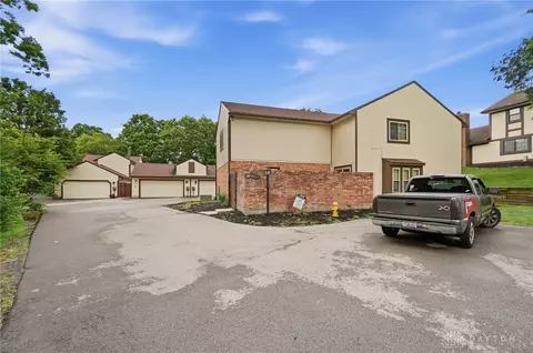1360 Black Forest Dr #30, West Carrollton, OH 45449