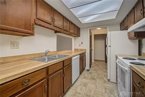1313-1315 Rosehaven Cir, Kettering, OH 45429 photo 12